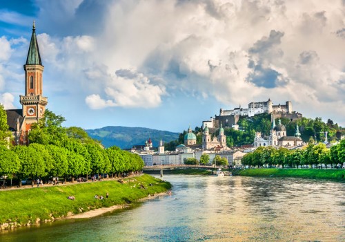 Mozartstadt Salzburg, Blick über Salzach zur Festung Hohensalzburg und Salzburger Dom